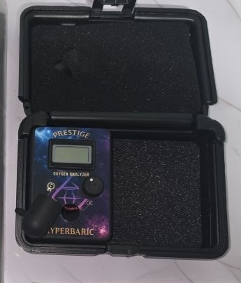 Analyzer in open case