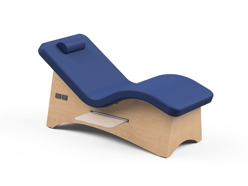 Oakworks Curva Zero-Gravity Lounger view 3